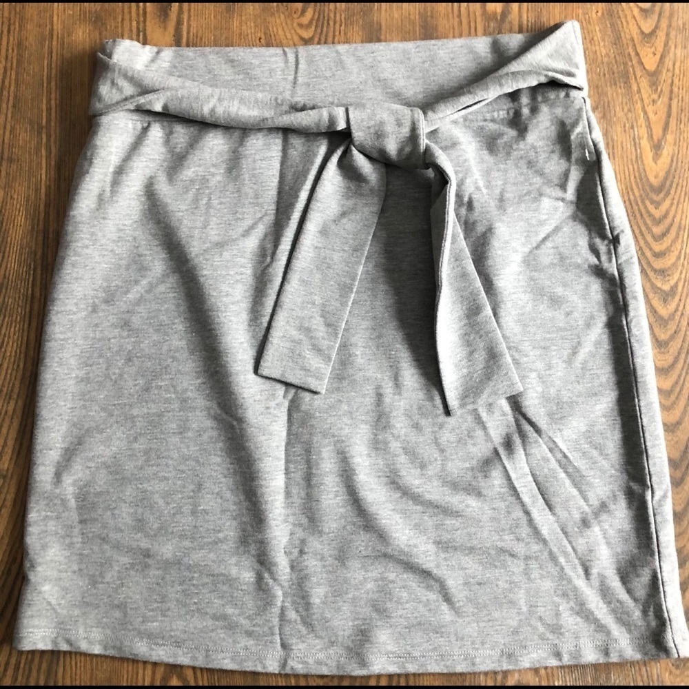 🎄Loft grey  tie skirt mini above knee SZ M NWOT